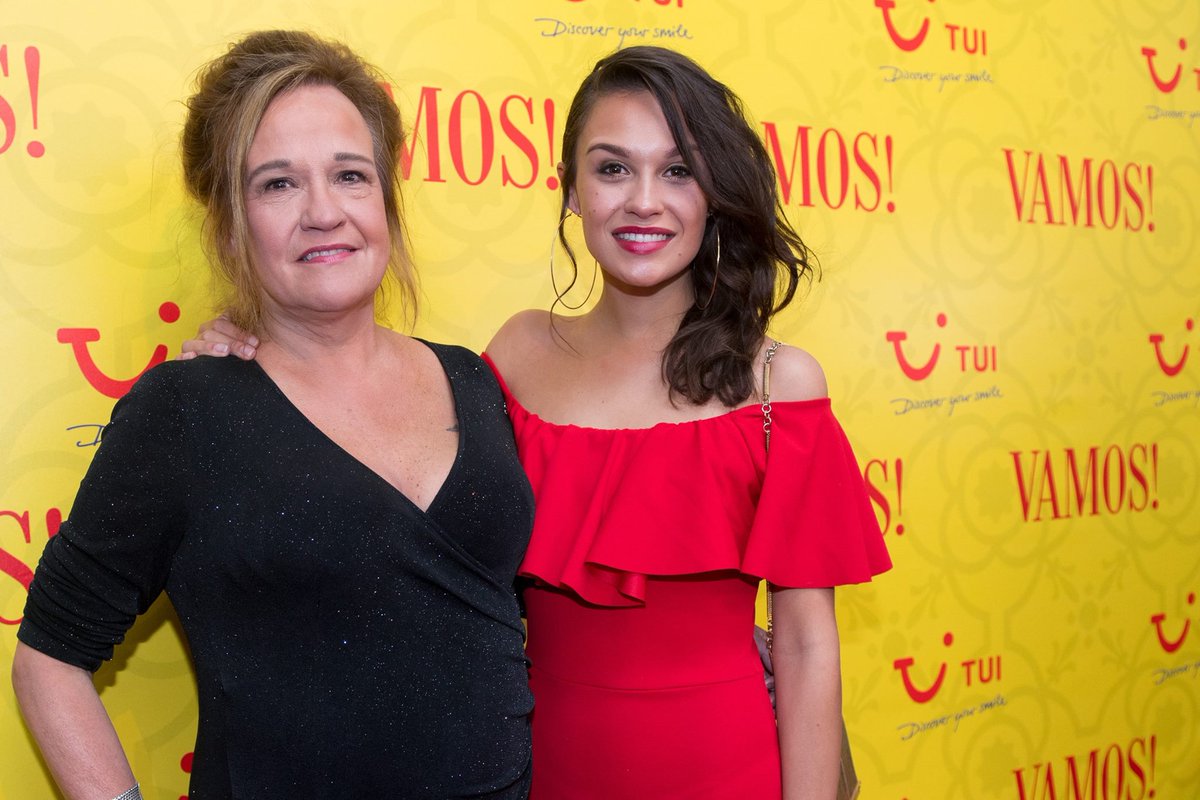 De BN'ers op de rode loper zagen er MUY MUY FANTÁSTICO uit! #première #vamos #rickengelkesproducties #rtl #DeLaMar