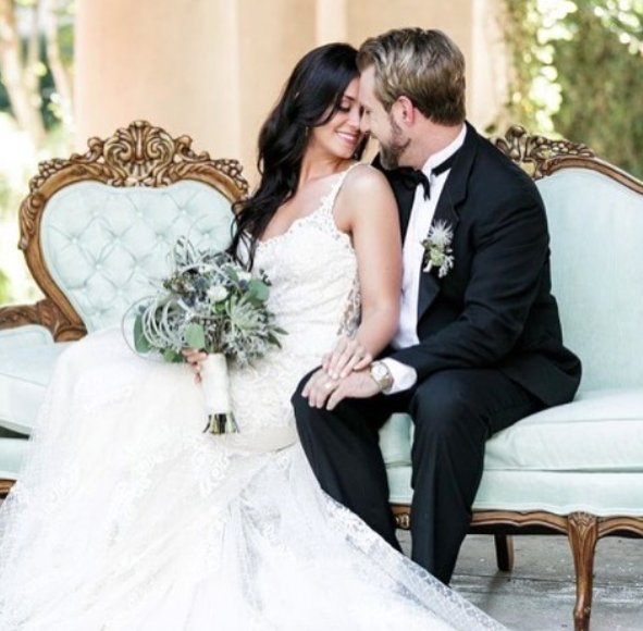 sparkleigh_fl's tweet photo. We had so much fun with this vintage garden wedding! Earth tones including pistachio green and misty blue created such a beautiful palette. https://t.co/xiwspmf5e8