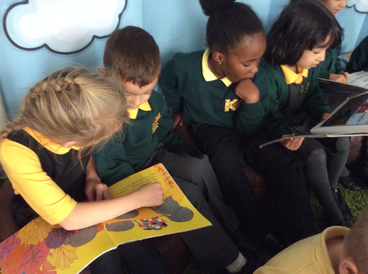 KenderKerr's tweet photo. We love reading with our reading buddies-Reception Sharratt @KenderSchool https://t.co/3myKAXWSof