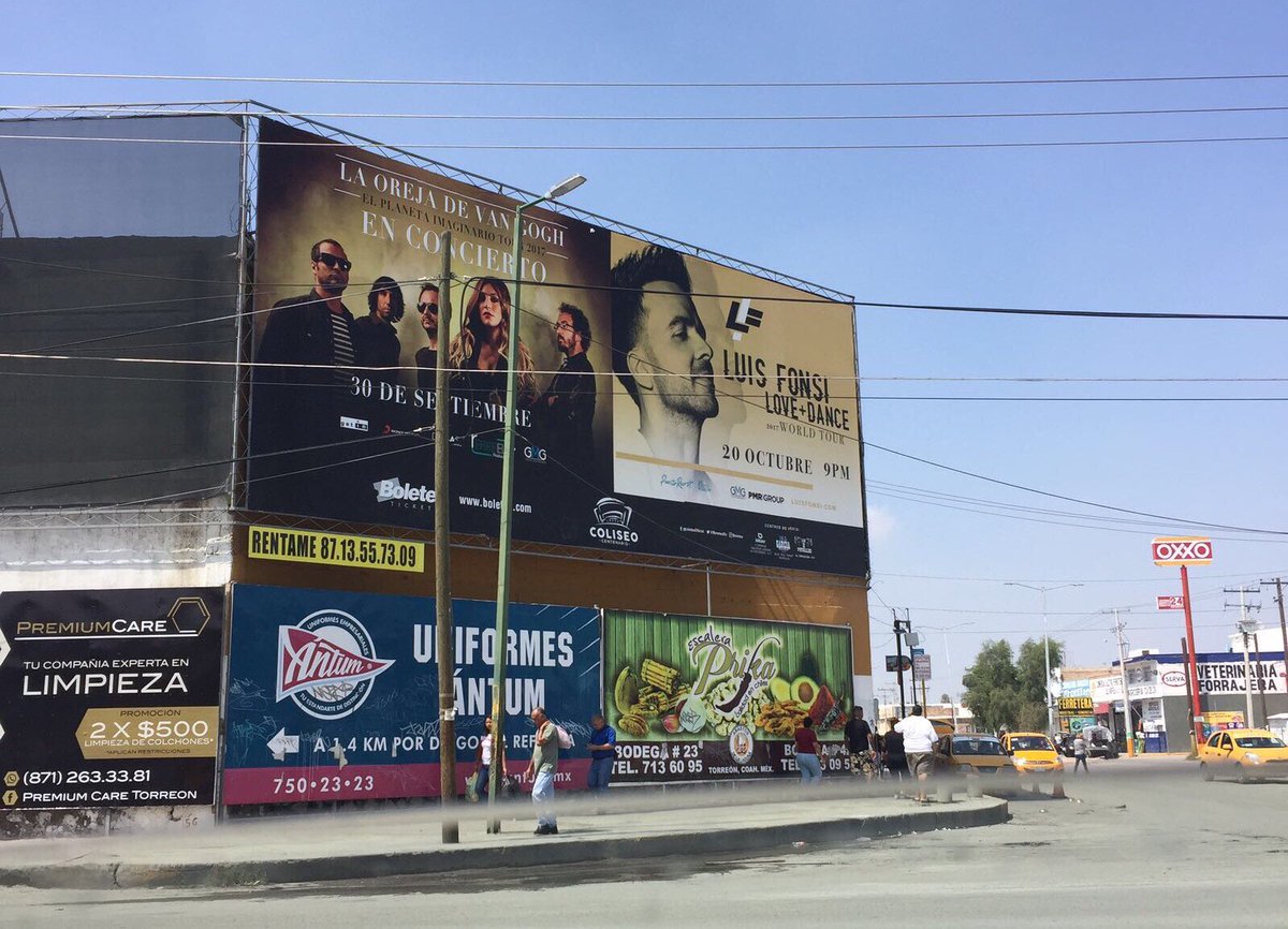 laorejadevgogh's tweet photo. ¡Hola, vecino de enfrente!

@LuisFonsi https://t.co/8T4NtEKDvy
