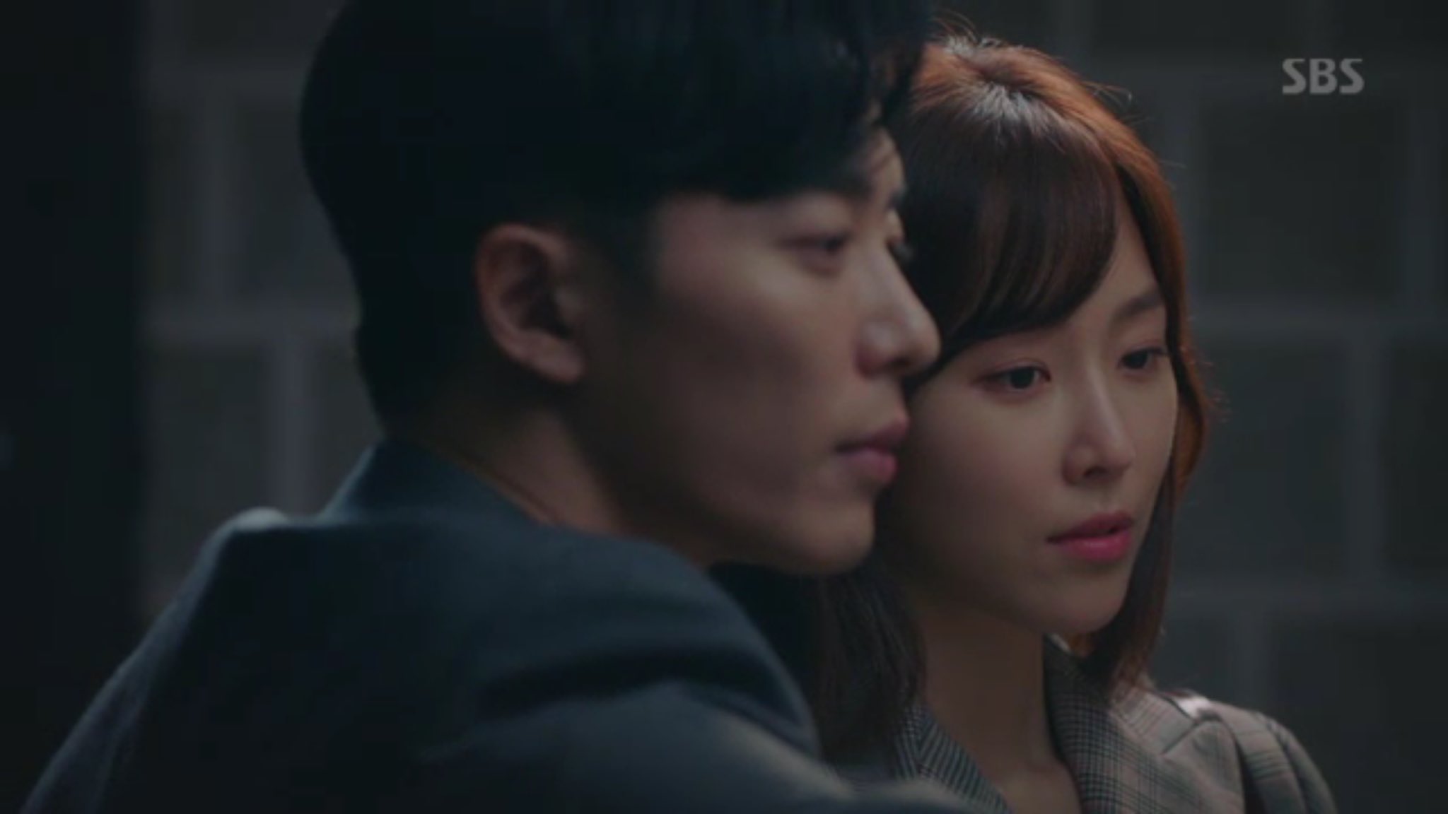 DLI6OcMVoAAHJT2.jpg:large