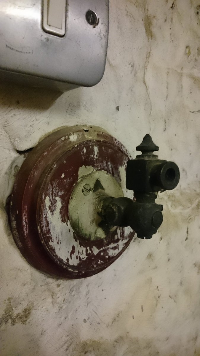 Heritage_Net_UK's tweet photo. What lies beneath @Wath_Hall ? Hidden windows, a world war two strong hold and old gas lights. #inspiringheritagehtn #heritage #Wath https://t.co/AXH6YJeXUS