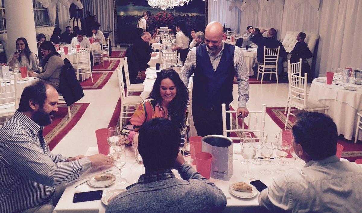 robertoromanoar's tweet image. #VCS2017 catando junto a @mgvegetti @MartinoWines @mlopezhuarpe #martindelascarreras @vinosconsentido