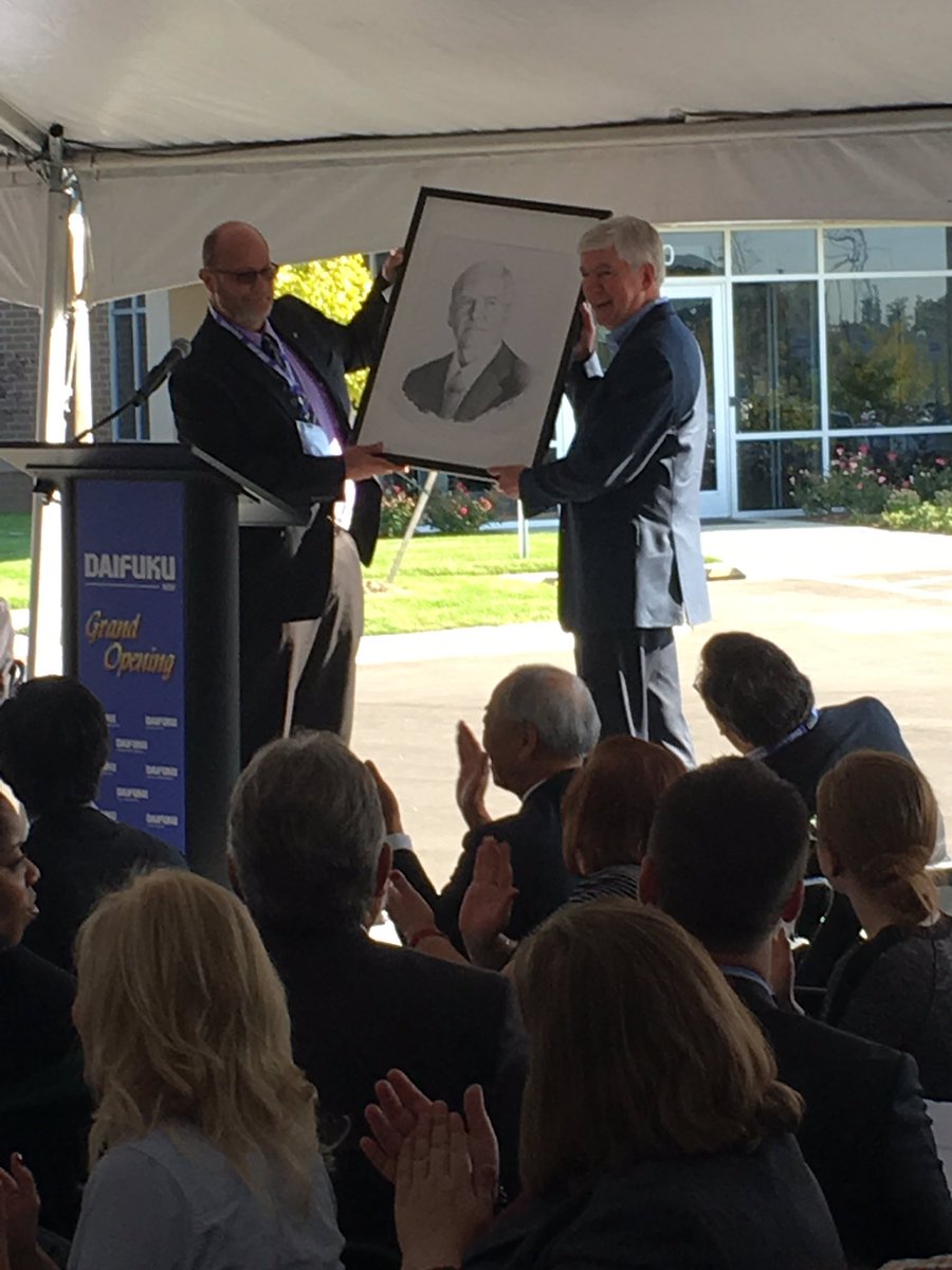 onetoughnerd's tweet photo. One of the Daifuku mechanical engineers is also very talented artist. Thank you Walter, for this incredible gift. https://t.co/wEYyEuZuyj
