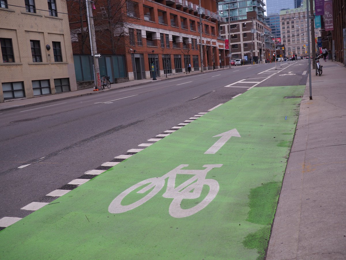 TO_Cycling_Ped's tweet photo. #CityofTO Green paint helps alert cyclists and drivers to proper lane usage. Increasing visibility and safety #BikeTO #VisionZeroTO https://t.co/sZxh8D8WqL