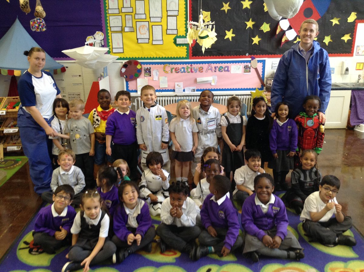HPA_Philip_Lane's tweet image. Leon class dressed up in space-themed outfits for WOW day, including the teachers! It was out of this world!
#HPAPLWowDay #HPAPLLeon