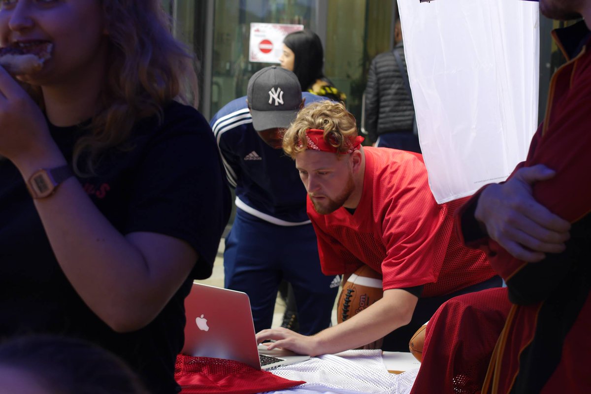 Freshers week is over, was good to chat to everybody at Freshers Fair! 

Big thanks to those who came to taster sessions!

📷 <a href="/BedsSUBullsTV/">Bulls TV</a>