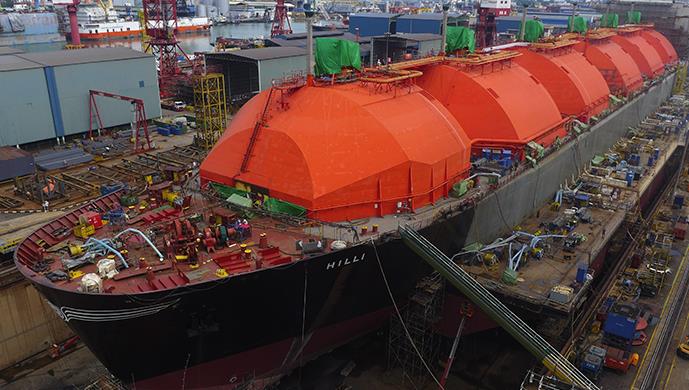 OE_greenmarine's tweet photo. World’s 1st Converted #FLNG Vessel Departs #KeppelShipyard https://t.co/RVumdVU5AS https://t.co/H6mK6K6PRn