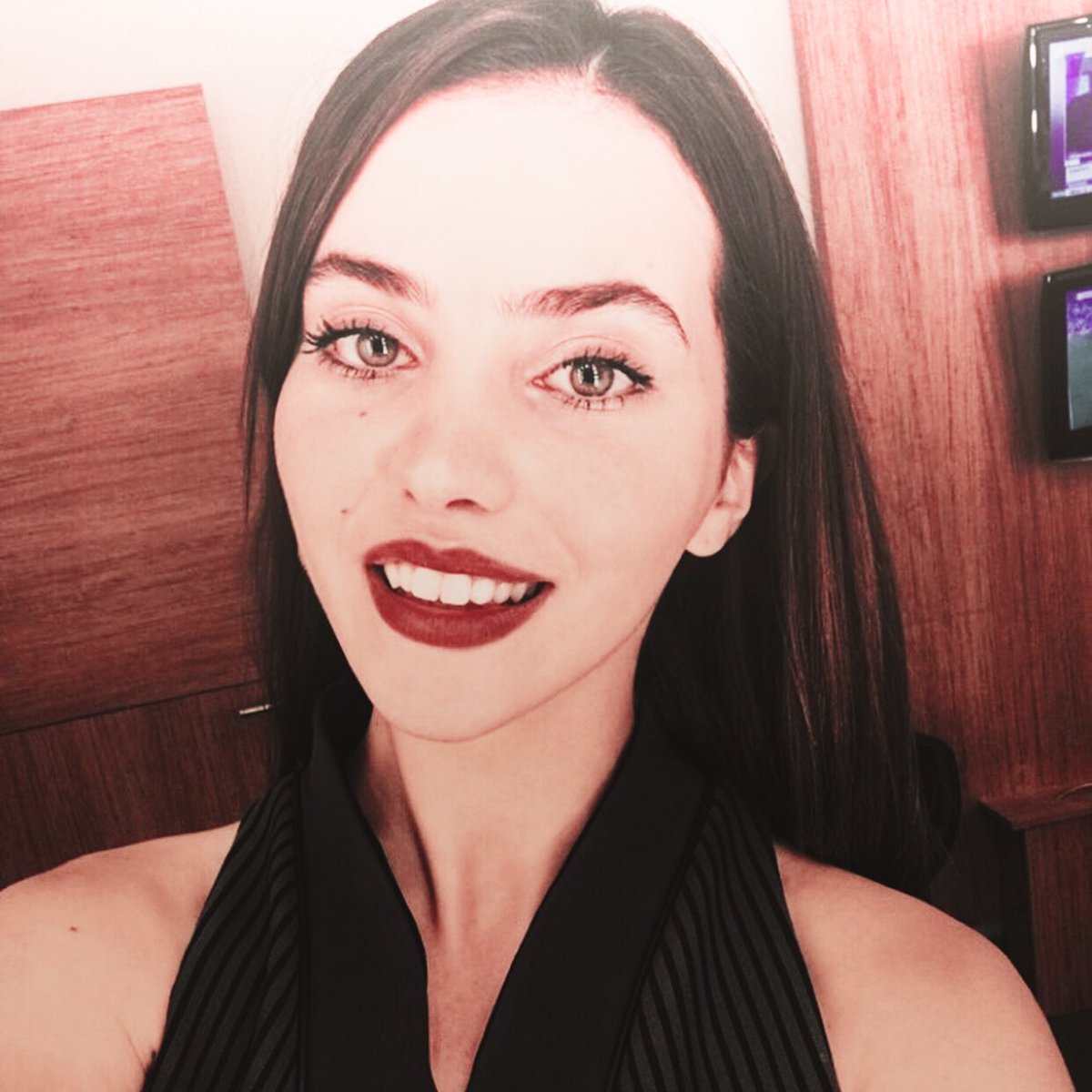 izorked's tweet photo. Beautiful girl🌿❣.. – #AlmilaAda https://t.co/qGZIq9QtFx