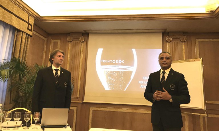 identitagolose's tweet photo. .@trentodoc, l'unione fa la forza.Le nostre impressioni raccolte all'evento che porta a Milano le premiate bollicine https://t.co/n8zlDBO18B https://t.co/HikjFsT6Bs