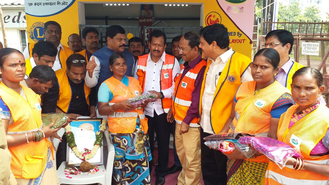 chitra_wa's tweet photo. Gandhi Jayanti and SBM 3rd Anniversary​ activities of our Colony. Room of Kindness inauguration by ZC EZ sir, Lions club esteemed guests 1/3 https://t.co/VpRCyGcV8h