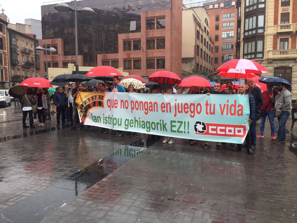inforNervion's tweet photo. Los sindicatos se movilizan en Bilbao contra los accidentes laborales https://t.co/ougjdE98ID
