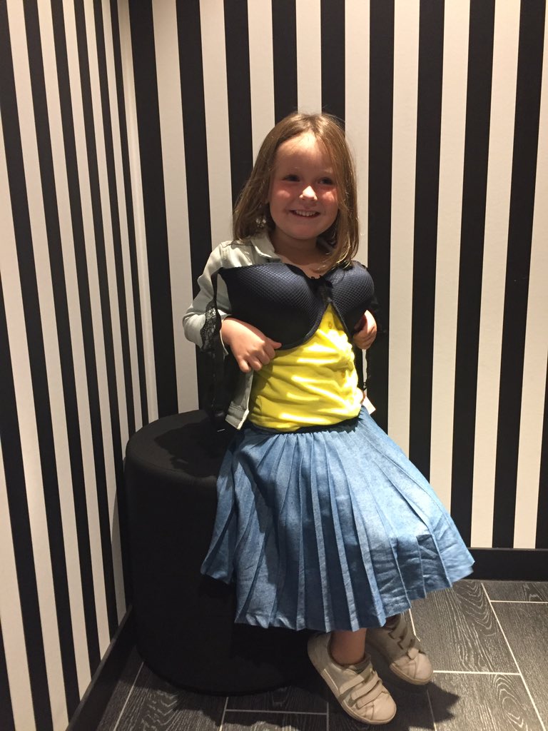 #jongsteklant #braparty <a href="/CarolineCaropms/">caroline pannemans</a>  @Dimitri_HKM <a href="/sabinegoossens2/">sabine goossens</a>