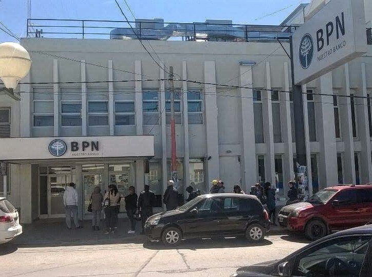 InfoZapala's tweet photo. Comienza el pago de sueldos a la administración pública #Zapala #Neuquen #CutralCo #Plottier https://t.co/UnP68pGKzq https://t.co/uhtQaAzL2W