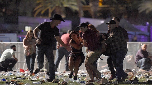 KMOV's tweet image. Photos capture scene of shooting on #LasVegas Strip. #n4m bit.ly/2wrT1ov