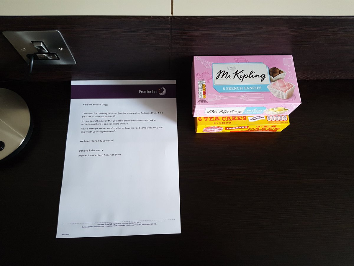 One of our regulars is coming back and this time bringing their parents to show them how lovely we are. #Aww #Sweet #Reunion #PiWow 💜