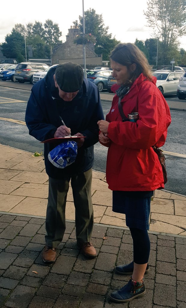 Fee_King's tweet photo. Just spoke to Roy who experienced homelessness after leaving the army - and he signed up 📝 #chancenotchoice @shelterscotland #farfromfixed https://t.co/V0fSH34hvs