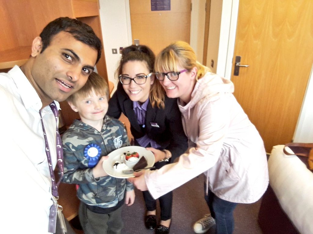 Celebrating Oliver's birthday at St P🎉 it was a pleasure meeting you <a href="/MakeAWishUK/">Make-A-Wish UK</a>  <a href="/SDEBDD/">simon ewins</a> @R4chelMcKeeman  <a href="/sherwyno/">Sherwyn Mark Ortiz</a> <a href="/Vib2015ctc/">Vib</a> <a href="/DziukMarta/">Marta Dziuk</a>