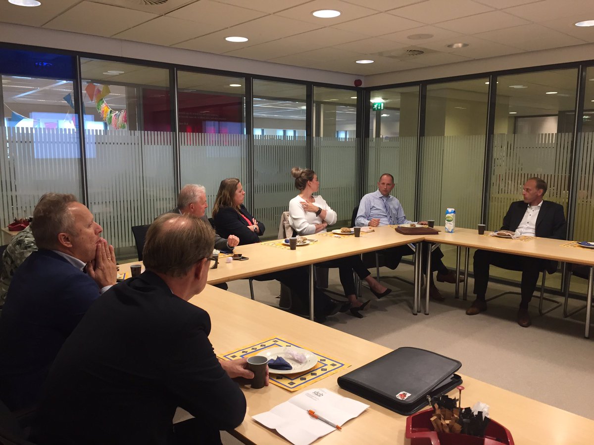 Bijeenkomst met accountmanagers @RabobankGV <a href="/BarneveldInfo/">Gemeente Barneveld</a> over #energiekondernemendbarneveld olv <a href="/MennovanLuijn/">Menno van Luijn</a> van <a href="/EnergiekeRegio/">EnergiekeRegio</a>