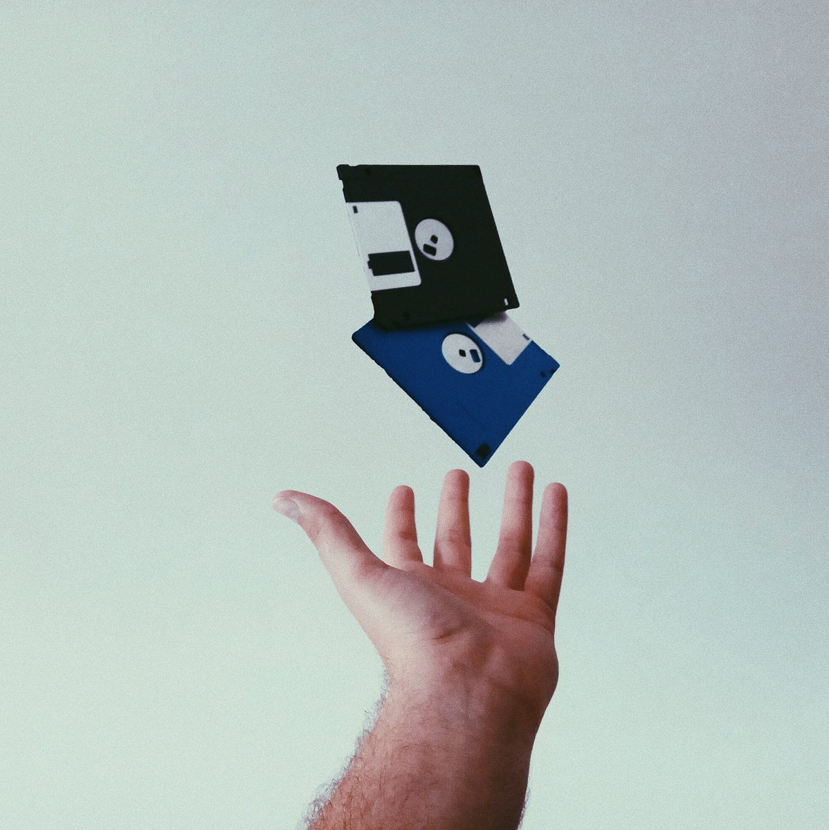 esedesak's tweet photo. Diskette. Back to 80's https://t.co/Zmkgq5bg3s