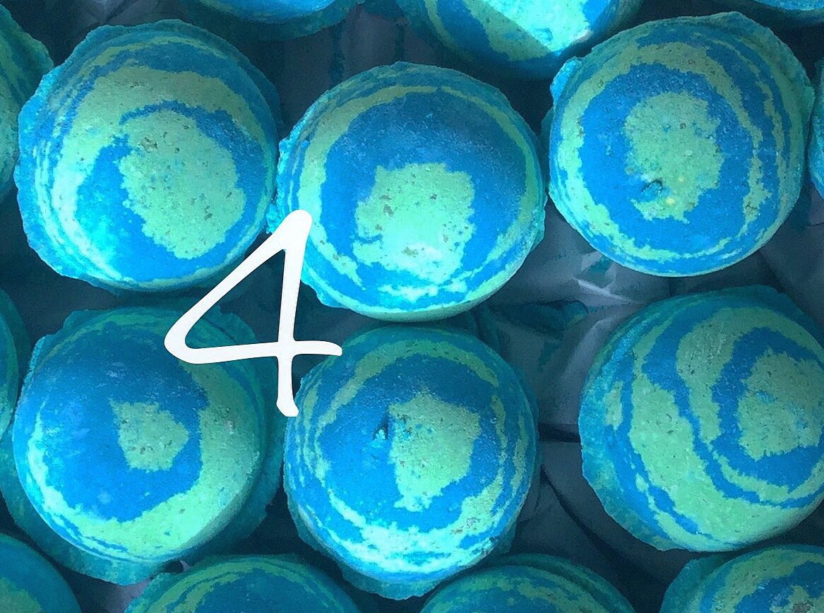 4 Days now! Prepare to be swept away this winter by Thundersnow Bath Bomb with Peppermint Oil and Colombian Cocoa Absolute!