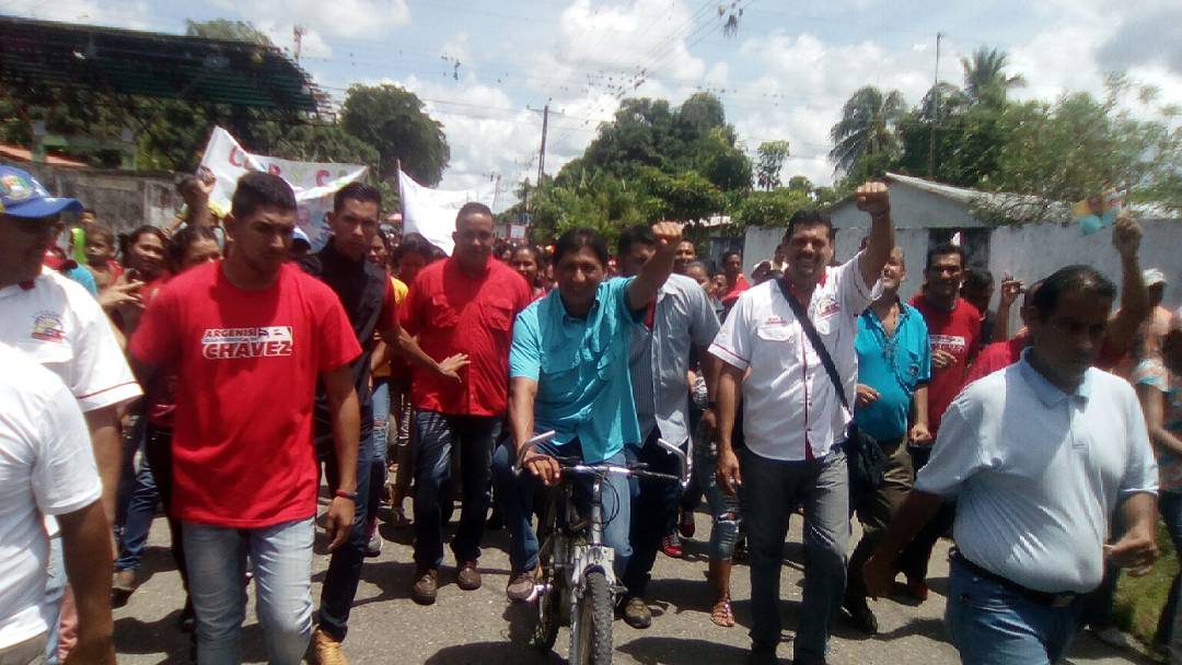 FChMcpioBarinas's tweet photo. Se desbordaron las calles de #Torunos con el huracán bolivariano
El 15 de octubre gana @argenischavez_2  y @nicolasmaduro #Barinas https://t.co/N45AtpHUcv