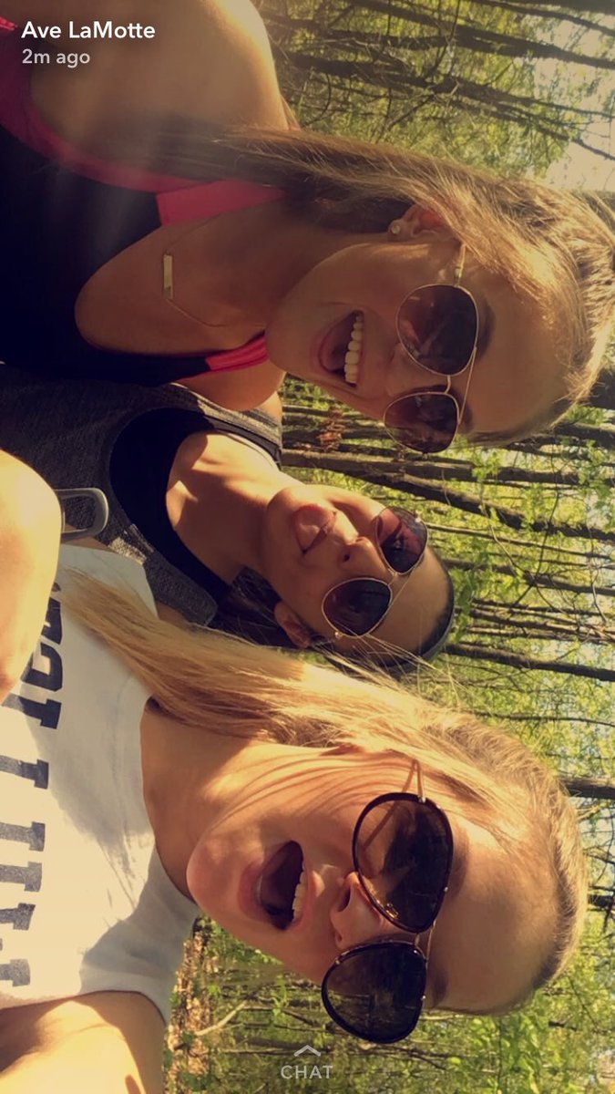 Madisonn131's tweet photo. happy bday to the funniest person i know, have the best day ever love, ily🎉😘💗 @avery_lamotte https://t.co/3kU4fmjNpc