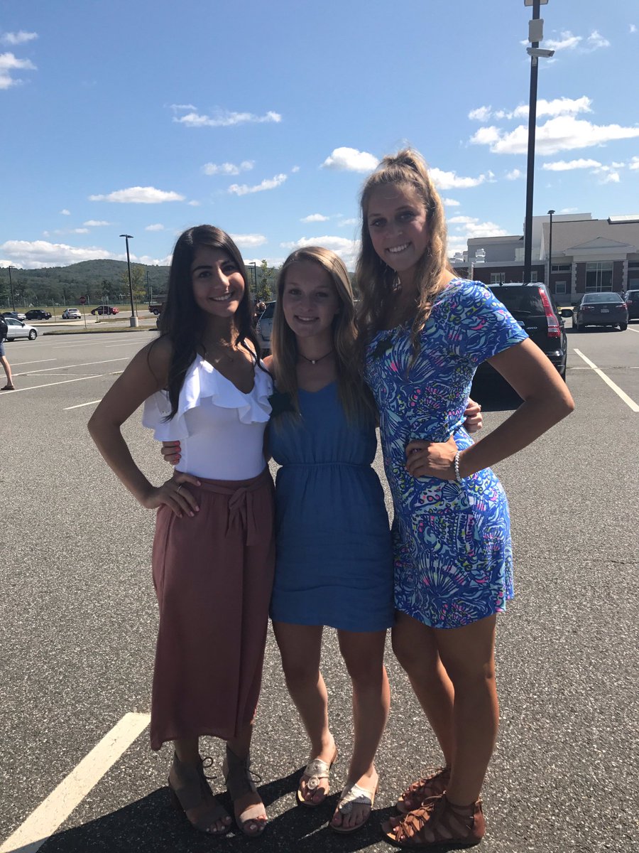 Madisonn131's tweet photo. happy bday to the funniest person i know, have the best day ever love, ily🎉😘💗 @avery_lamotte https://t.co/3kU4fmjNpc
