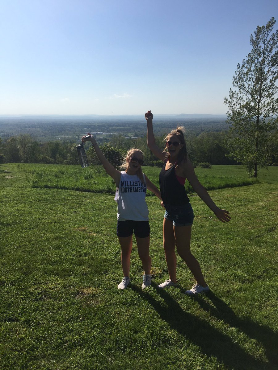 Madisonn131's tweet photo. happy bday to the funniest person i know, have the best day ever love, ily🎉😘💗 @avery_lamotte https://t.co/3kU4fmjNpc