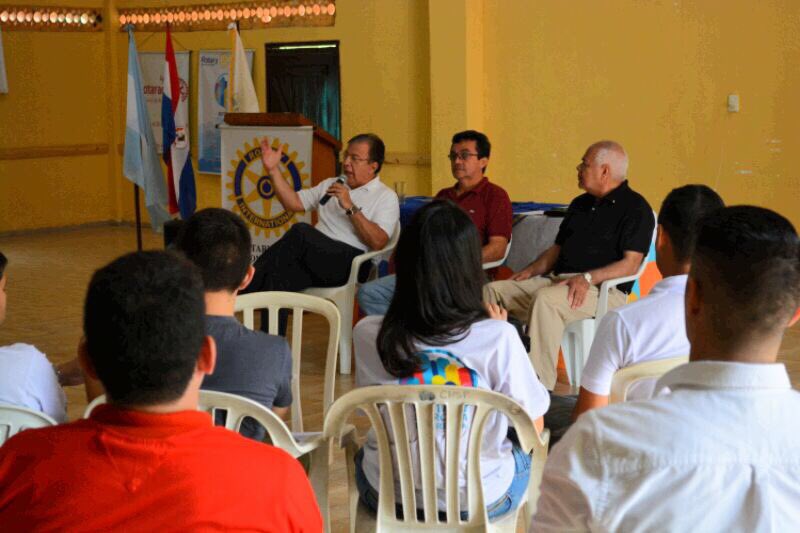 NicanorDF's tweet photo. Compartí ayer un fructífero encuentro con líderes jóvenes del Rotary Club de Coronel Oviedo. https://t.co/YaaLrv1Wbk