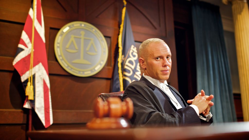 Want to see some afternoon tension? Tune into <a href="/JudgeRinderTV/">Judge Rinder</a> at 2pm for an episode that's sure to have you on the edge of your seat!
#TuneIn