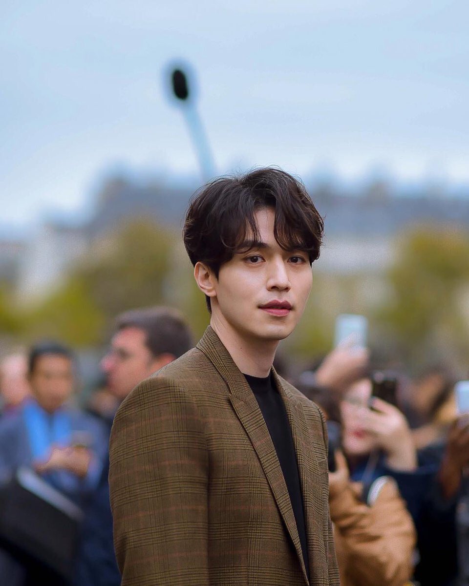 이게 뭐야 도대체 보자마자 "우리는 파리에서 재회했다" 이렇게 시작하는 소설 한편 완성되는 사진이야 이게