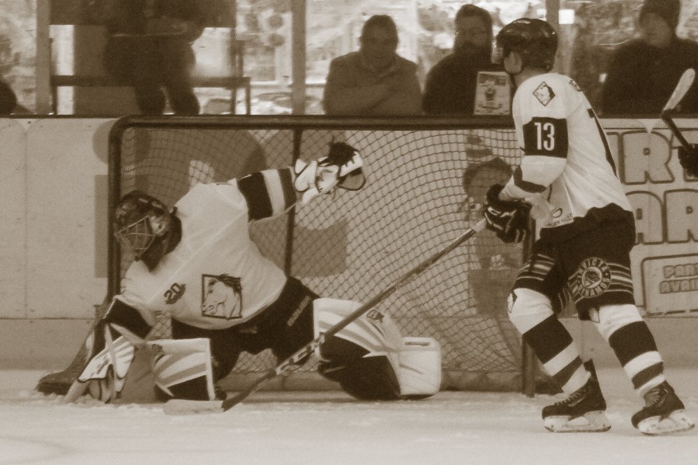 482days's tweet photo. #FromTheLockerRoom
@Madnesshockey73 tells us his story of last season's unexpected call-up to @InvictaDynamos
https://t.co/YXhcWK8DW2 https://t.co/aEmoZgXKg8