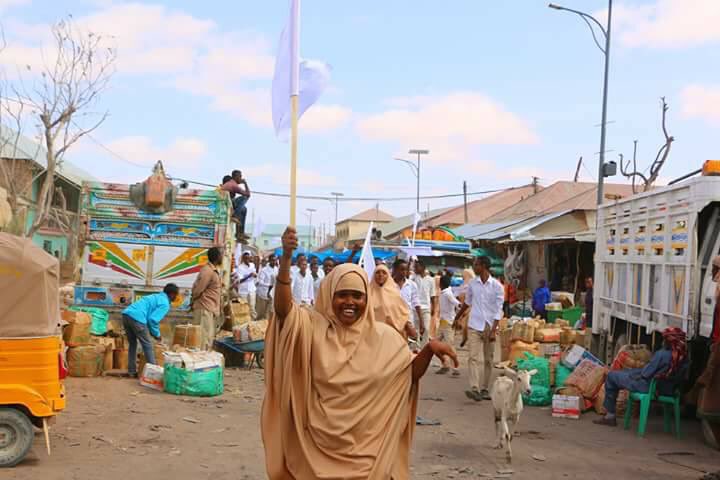 ahmedvision1's tweet photo. Students from two sides (Puntland & Galmudug) of Galkacyo made joint peace walk calling united Galkacyo & united Somalia. So inspiring https://t.co/65kuZyw9D0