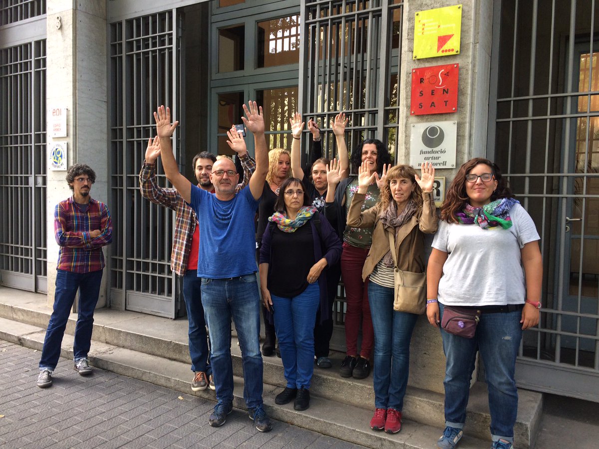RosaSensat's tweet photo. Tot el que ahir van trencar als carrers i escoles del nostre país ho haurem de reconstruir a partir d'avui amb #educació https://t.co/a6uTSNNW3t
