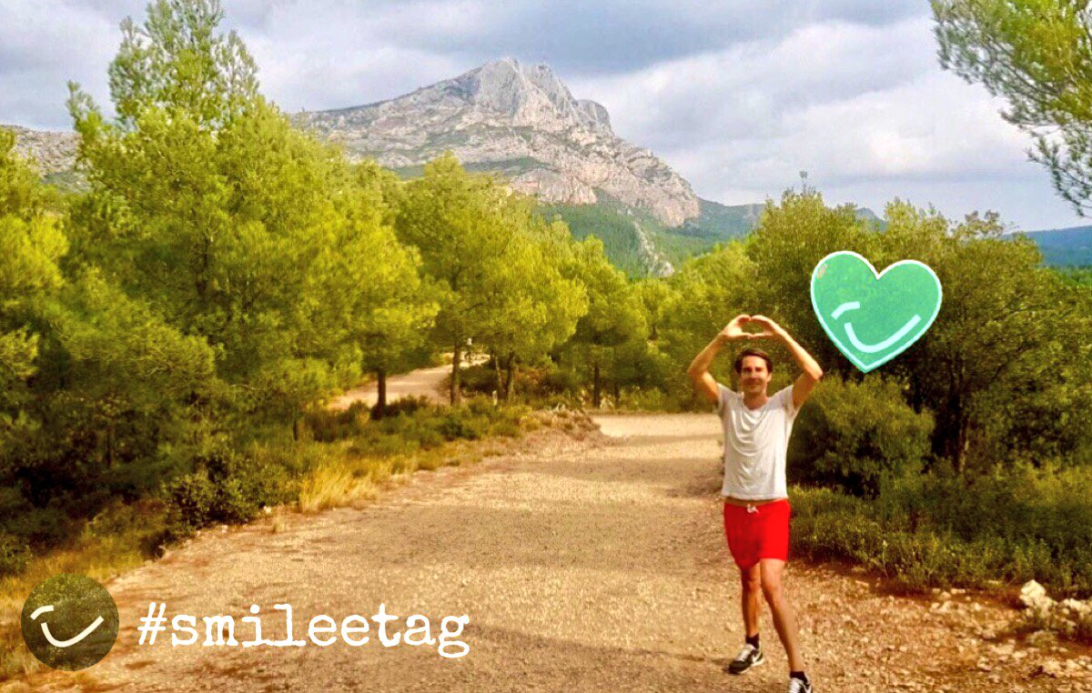 CitizenLineFR's tweet photo. On peut exprimer la #Bienveillance au quotidien
👉🏻 un sourire bienveillant
👉🏻un coeur de votre choix 
7 couleurs pour 7 valeurs 🎨
#smileetag https://t.co/Uz0AU8OPRp