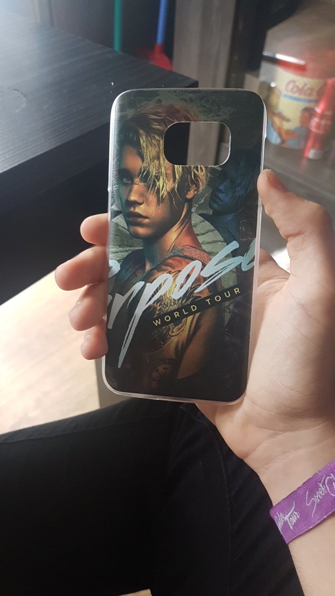 blueevlogs's tweet photo. Vale me acaba de llegar esta funda y la amo realmente 💕⚡ @justinbieber https://t.co/iukM9rA5ZD