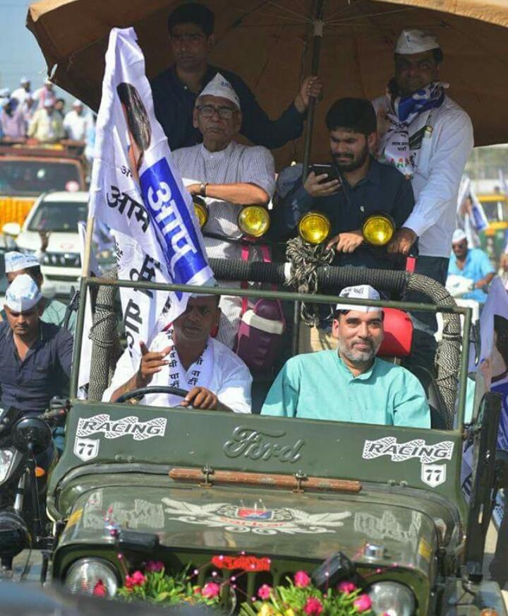 mission_aap's tweet image. गुजरात के किसान और जनता भी चाहती है कि दिल्ली सरकार की ही तरह कोई उनका भी ख़याल रखने वाला हो।👇👇👇👇 #AAPRoadShowInGujarat 

.@ArvindKejriwal