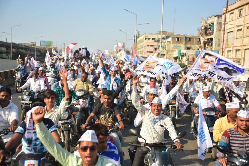 mission_aap's tweet image. गुजरात के किसान और जनता भी चाहती है कि दिल्ली सरकार की ही तरह कोई उनका भी ख़याल रखने वाला हो।👇👇👇👇 #AAPRoadShowInGujarat 

.@ArvindKejriwal