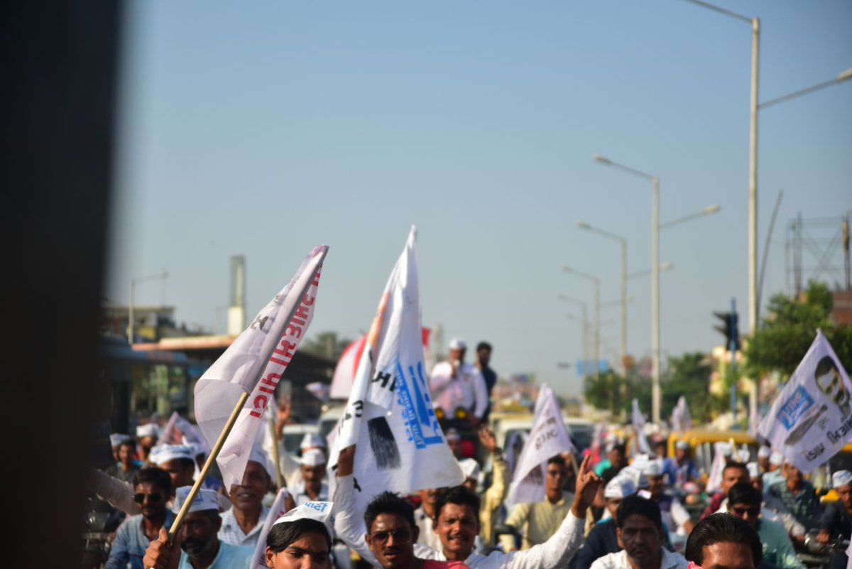 Gauravsharma_sh's tweet image. #AAPRoadShowInGujarat 

बदलाव की आंधी जिसमें भ्रष्टाचारी उड़ने वाले है।