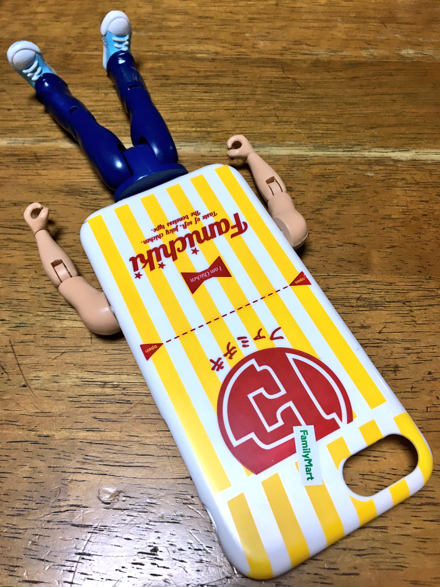 ファミチキ先輩 スマホケース