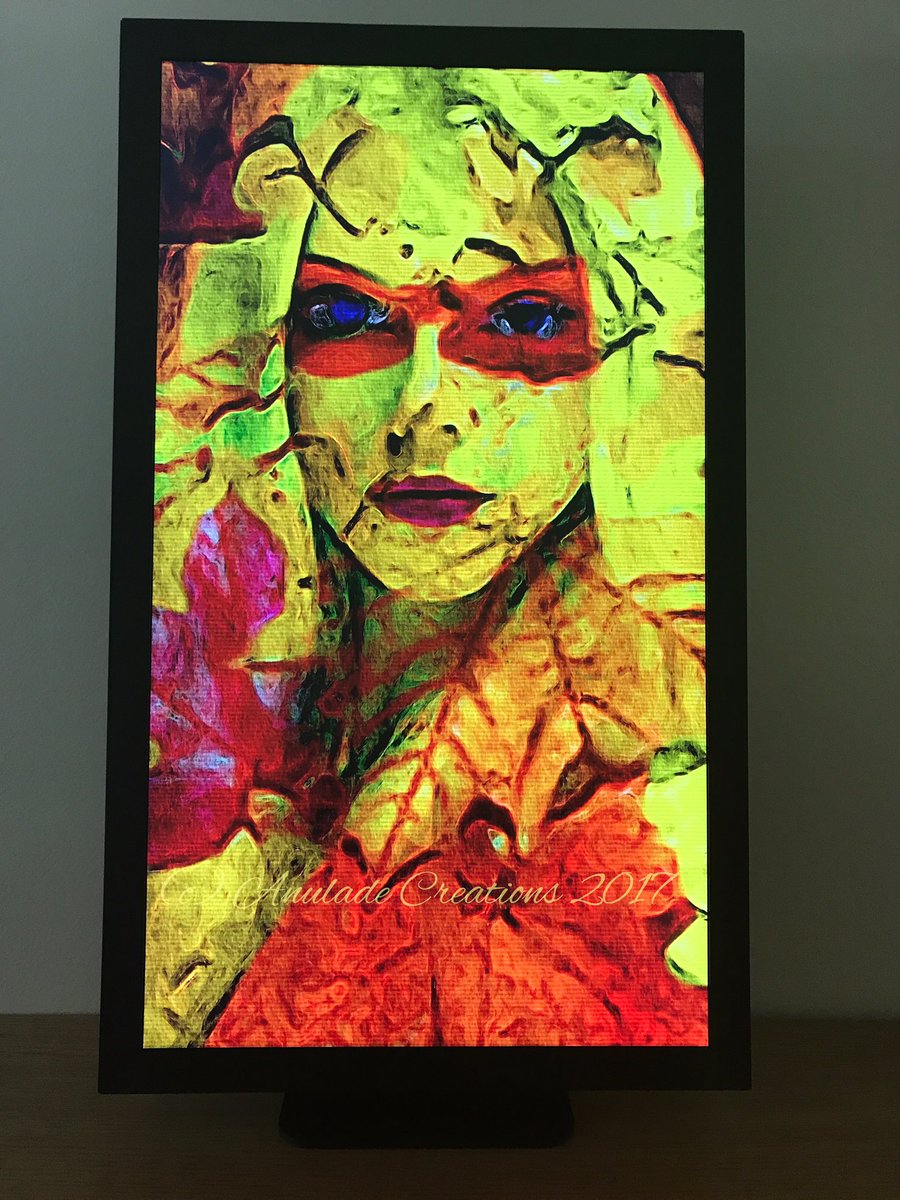 AnuladeOfficial's tweet image. #Anulade #ArtonGlass #Artist #BespokeArt #Art #ArtLovers #painting #EO2