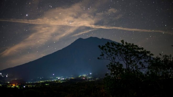 Bali volcano: What is it like waiting for an eruption? Via <a href="/BBCWorld/">BBC News (World)</a> egu.eu/4I5TLF/