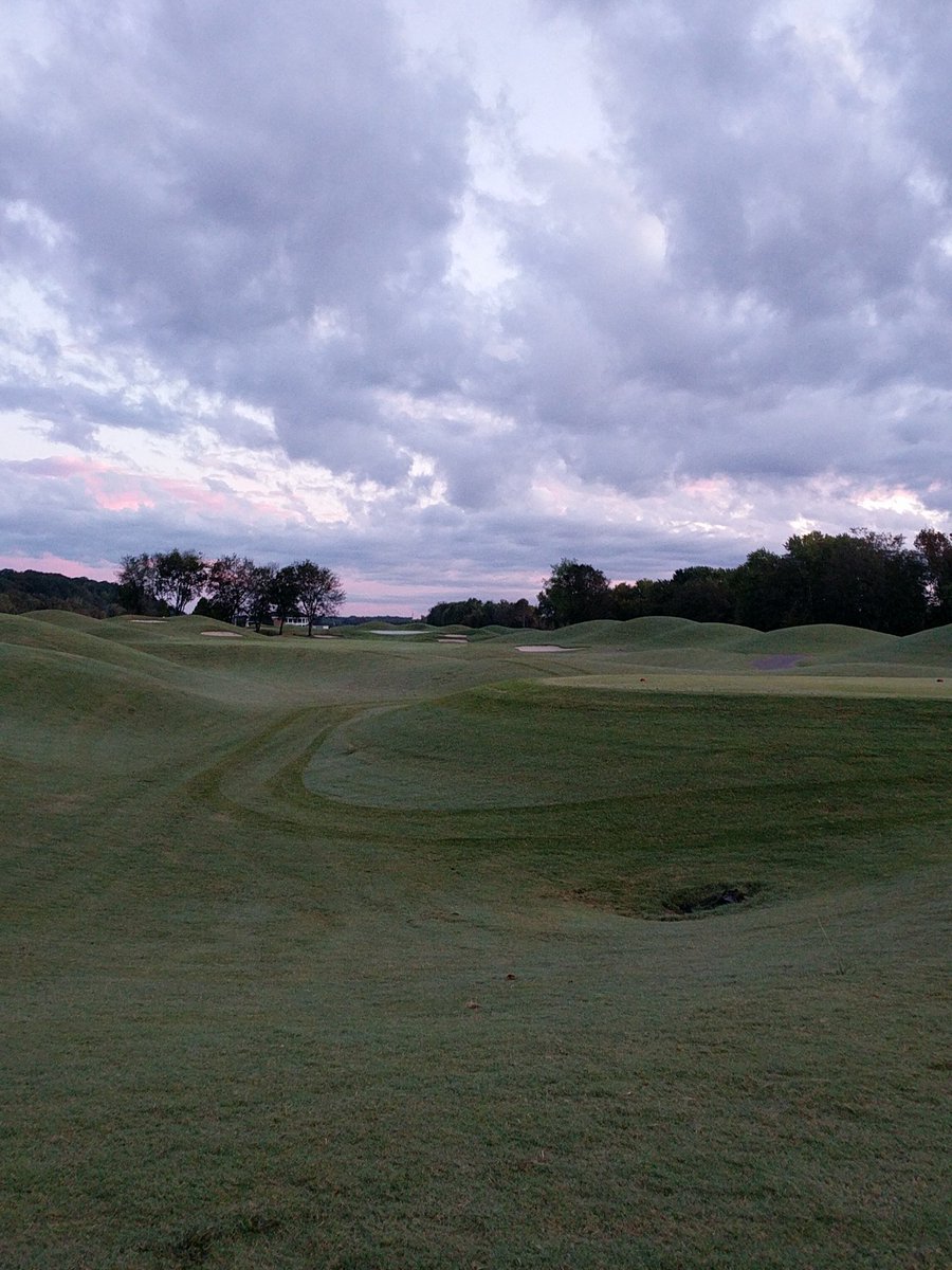 Scrunts23Ryan's tweet photo. What a beautiful chilly morning to out spraying some #specticle #gaylordsprings #marriottgolf #maintenancemondays #gdgolf https://t.co/uutSWZJlnP