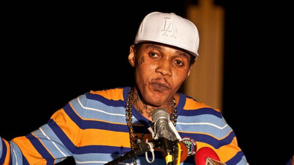 GhettoRadio895's tweet photo. #Goteana 
Np Fever @Vybz_Kartel  
< @DjBlingGhetto @ABonokoDeh > https://t.co/UtfcY2Jz9g