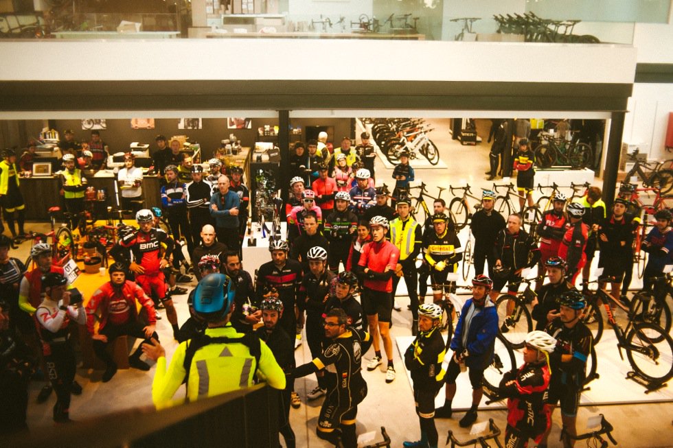 grintamagazine's tweet photo. Full house! @VeloLoft Coppi Koffie Ride van @grintamagazine #grinta #ridetogether Foto: @MichaelSalens https://t.co/rlUqWmuYdI