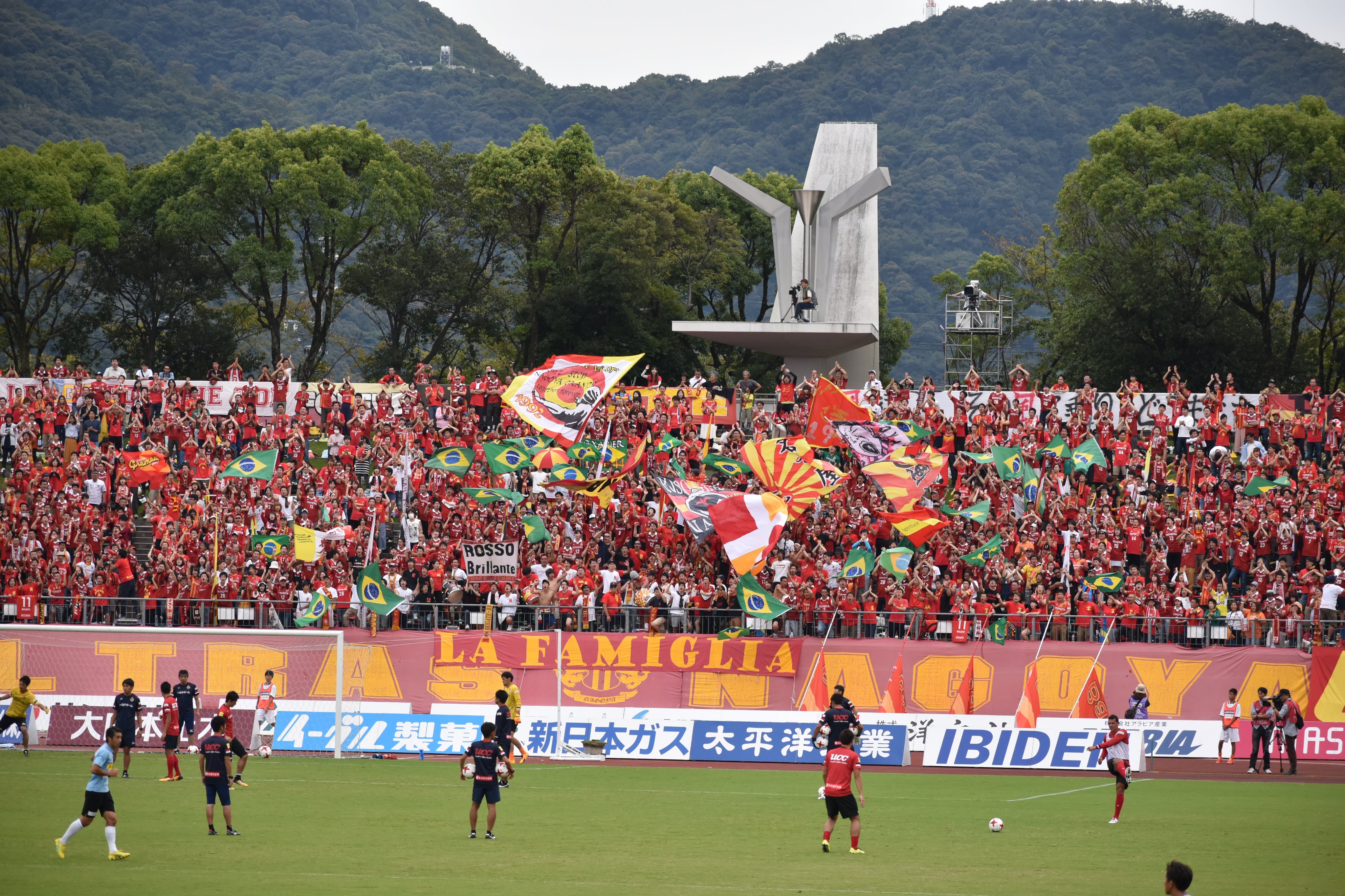 サラッと ぐりん Pa Twitter Fc岐阜対名古屋グランパス戦 名古屋のスタジアムの雰囲気をそのまま長良川競技場で見せてくれた グランパスサポ様ありがとうございました 名岐ダービー 名古屋グランパス Fc岐阜 T Co Yf56pp193m Twitter