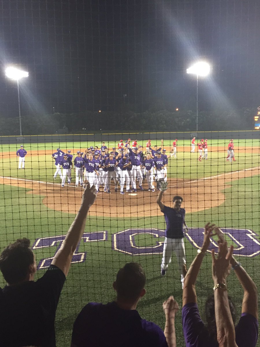 b_10hoff's tweet image. Watching the Frogs overcome an 8-1 deficit late against NC State in the 2015 regionals!! @TCU_Baseball @TCU_Athletics #ToadToThePast