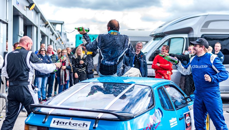 CalmAllPorsche's tweet photo. Full report from the PDA's 25th Anniversary race at @DoningtonParkUK with photos @Joshcommentator @GoodacreMichael 
https://t.co/RJYqwfthtN https://t.co/NReARdYYir