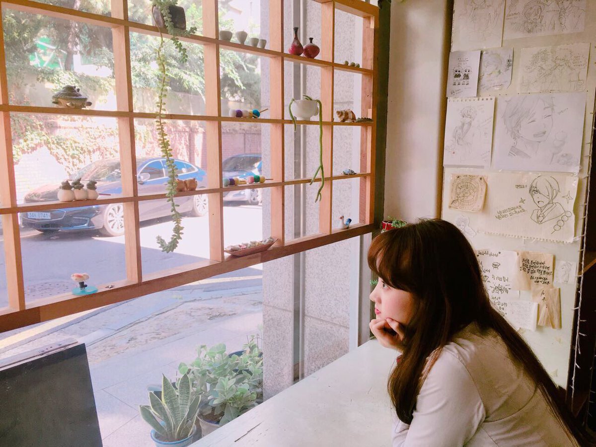 나는 교복을 입고 요기조기 돌아다녔다. 
#세이일기 #오늘의일기 🌞🍡😎